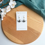 Tiny crane earrings - black